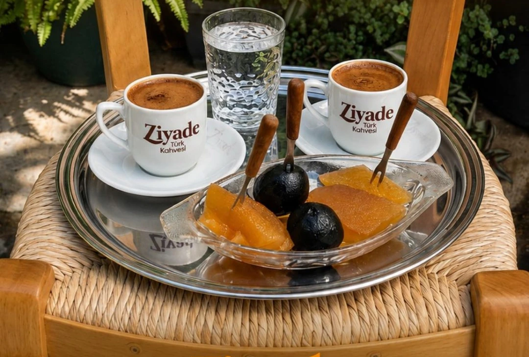 Bayram tepsisinde Ziyade fincanları